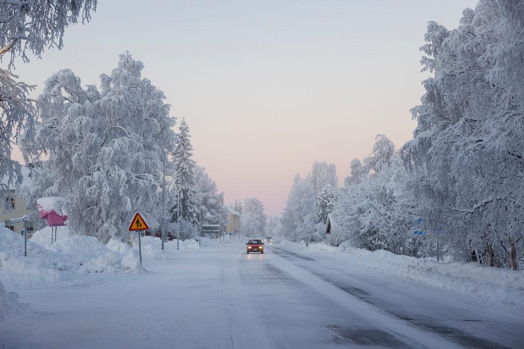 Vintrig väg i Vittangi