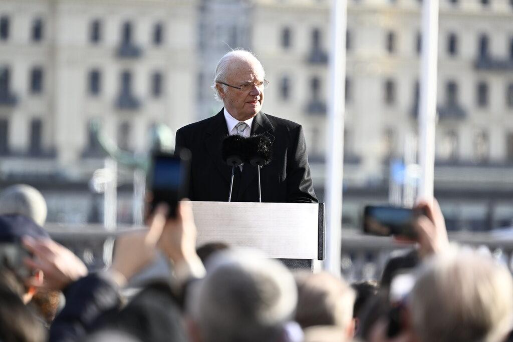 Kung Carl Gustaf talar vid en ceremoni om Sverige och Nato