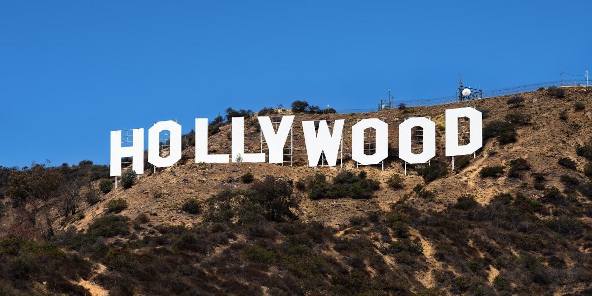 Hollywood- bokstäver i bergen