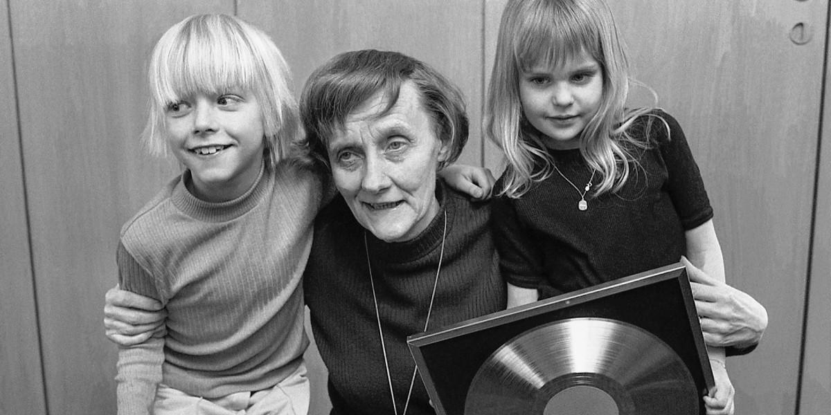 Jan Olsson tillsammans med Lena Wisborg och Astrid Lindgren.