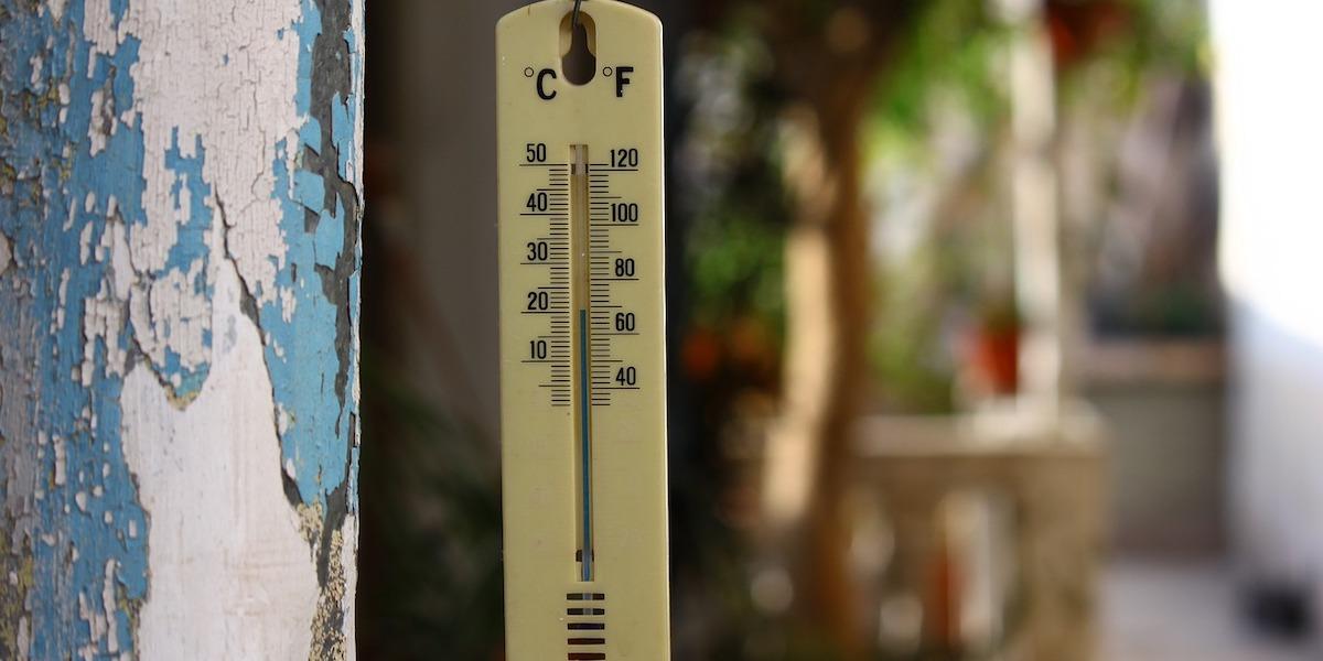 Vilken temperatur har du hemma nu när det är högsommarvärme utomhus? Folkhälsomyndigheten har uppdaterat sina llmänna råd om hur varmt och kallt det får vara inomhus
