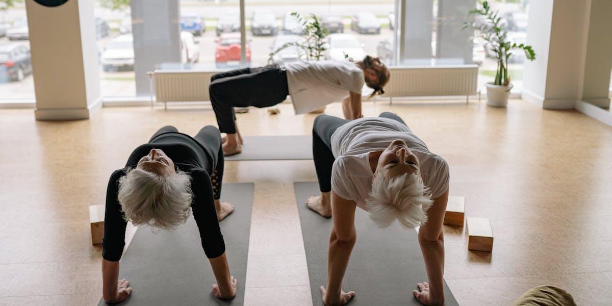 Ett Yogapass. En ny studie har visat att vår livslängd kan påverkas av hur flexibla våra leder är. Yoga kan vara ett sätt att öka sin flexibilitet