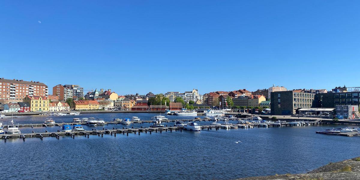 Karlskrona en solig sommardag. Staden ligger i det län som enligt Hemtjänstindex 2024 har bäst hemtjänst.