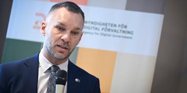 Civilminister Erik Slottner (KD) på måndagen fick han en utredning som föreslår att en myndighet avvecklas och slås ihop med två andra myndigheter