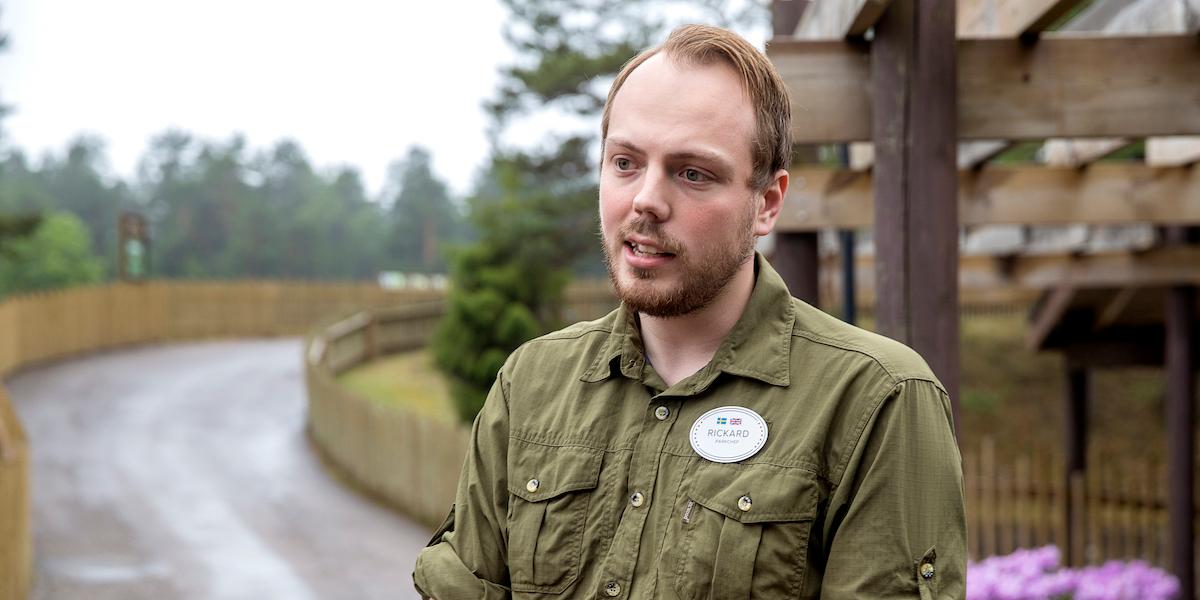 Rickard Sjödén, vd för Kolmårdens Tropicarium, han skriver i en debattartikel att han tycker Jordbruksverkets nya föreslagna regler för hur husdjur ska få hållas är orimliga och liknar djurrättsaktivism