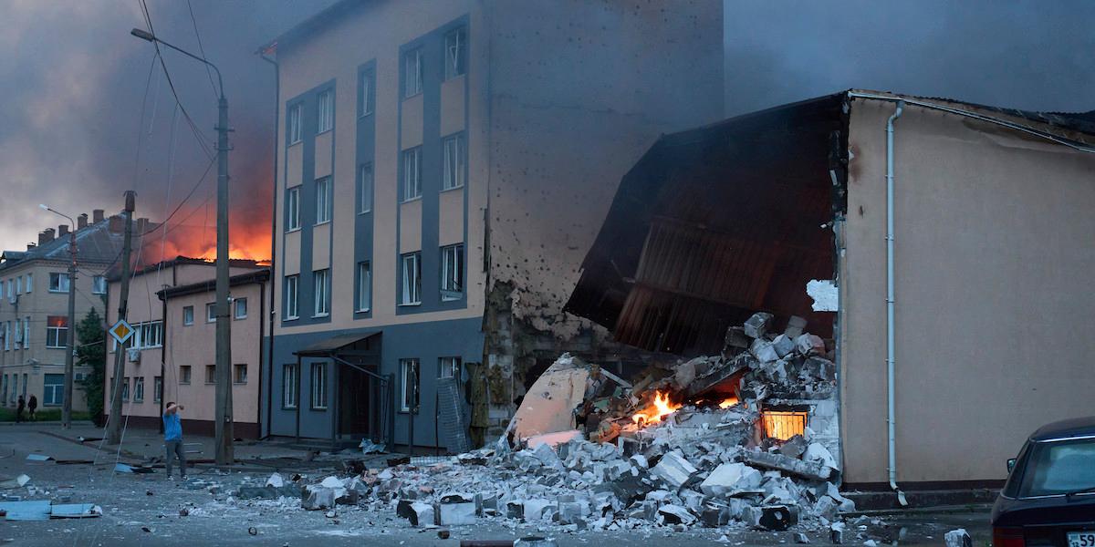 Förstörda byggnader efter en rysk drönarattack i Kiev, Ukraina, tisdagen den 10 juni 2025