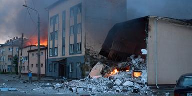 Förstörda byggnader efter en rysk drönarattack i Kiev, Ukraina, tisdagen den 10 juni 2025