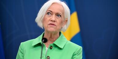 Sjukvårdsminister Acko Ankarberg Johansson (KD), hon talar om hur regeringen ska korta vårdköer