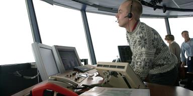 Flygledare på Arlanda 2001. Personerna på bilden har ingenting med texten att göra, det är endast flygledare i Frankrike som gått ut i strejk.