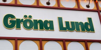 Skylt på Gröna Lund. Vid två inspektioner i juni upptäcktes slarv och snusk på några av Gröna Lunds restauranger.