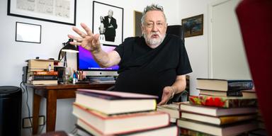 Leif GW Person, han kommer tillbaka till TV4:s Nyhetsmorgon. "Jag är förmäten nog att tycka att jag fortfarande har en del att tillföra i saklig mening", säger han själv om comebacken