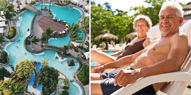 En semesterort och ett par i solstolar. Politiker i Frankrike vill förbjuda barnfria semesterorter och hotell, ett fenomen som verkar öka.