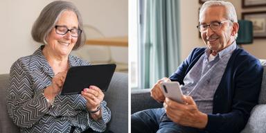 En kvinna använder en surfplatta och en man använder en smartphone. På biblioteket i Kinna anordnas kurser i digitala tjänster