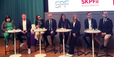 Från vänster till höger: Partisekreterarna Maria Forsberg (V), Tobias Baudin (S), Katrin Wissing (MP), riksdagsledamoten Christofer Bergenblock (C), samt partisekreterarna Karin Enström (M), Liza-Maria Norlin (KD), Fredrik Brange (L) och Mattias Bäckström Johansson (SD).