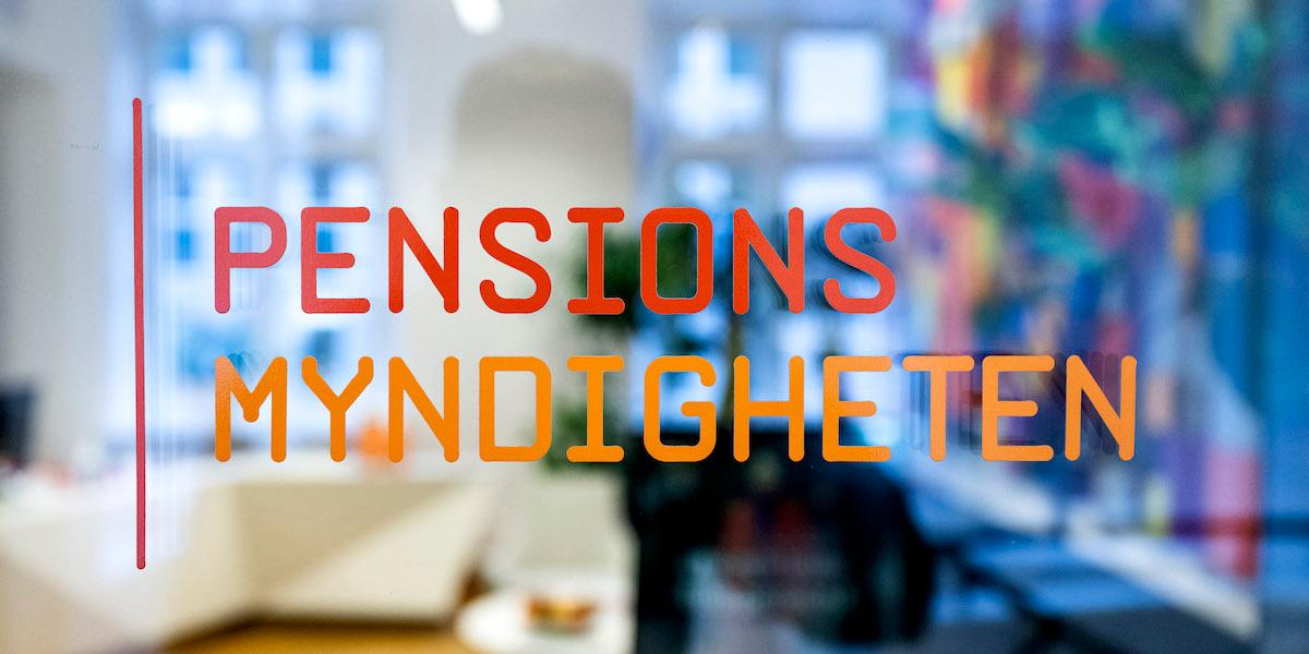 Pensionsmyndighetens Logga. Pensionsmyndigheten vill ha svar på sitt brev om levnadsintyg, får inte myndigheten det dras pensionsutbetalningen in