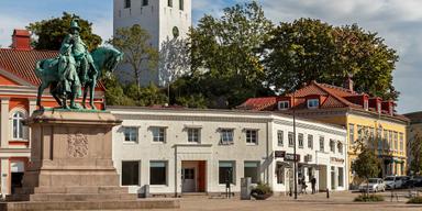 Uddevalla, här har flera incidenter inom i hemtjänsten och på ett äldreboende lett till att kommunen både anmält sig enligt lex Maria och lex Sarah.