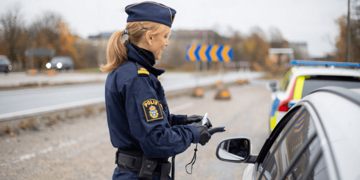 kvinnlig trafikpolis