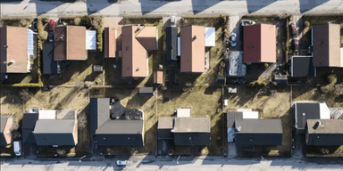 Flygbild över villaområde