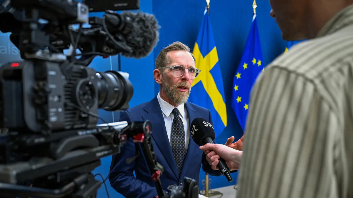Socialminister Jakob Forssmed på presströff om journalsystem.